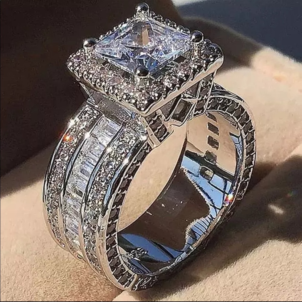New Women’s 925 Silver Sapphire Ring